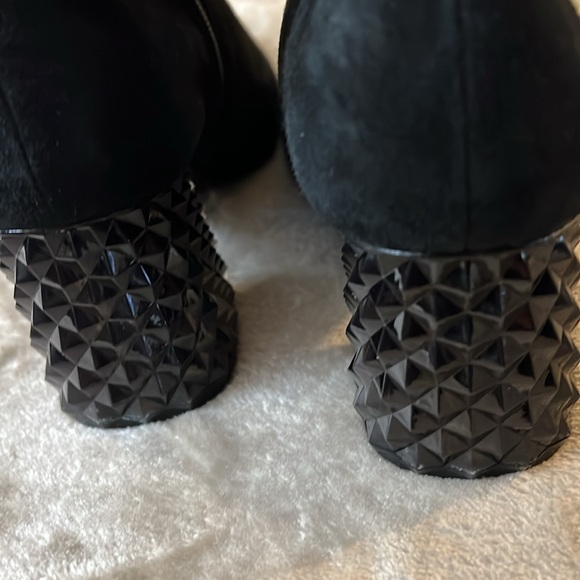 NWOB $159 Kinsly Antonio Melani Suede Bootie - Picture 6 of 7